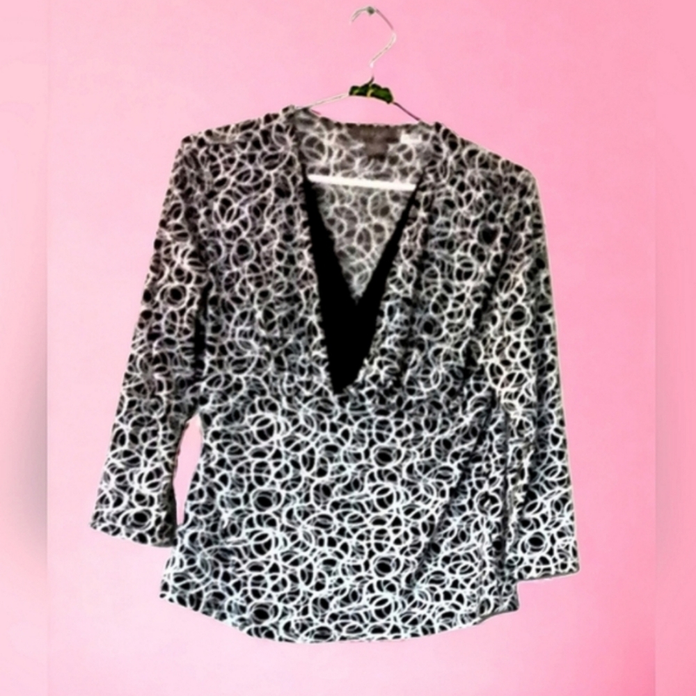 KENAR WOMENS LARGE GREY AND BLACK ANIMAL PRINT V NECK SHIRT